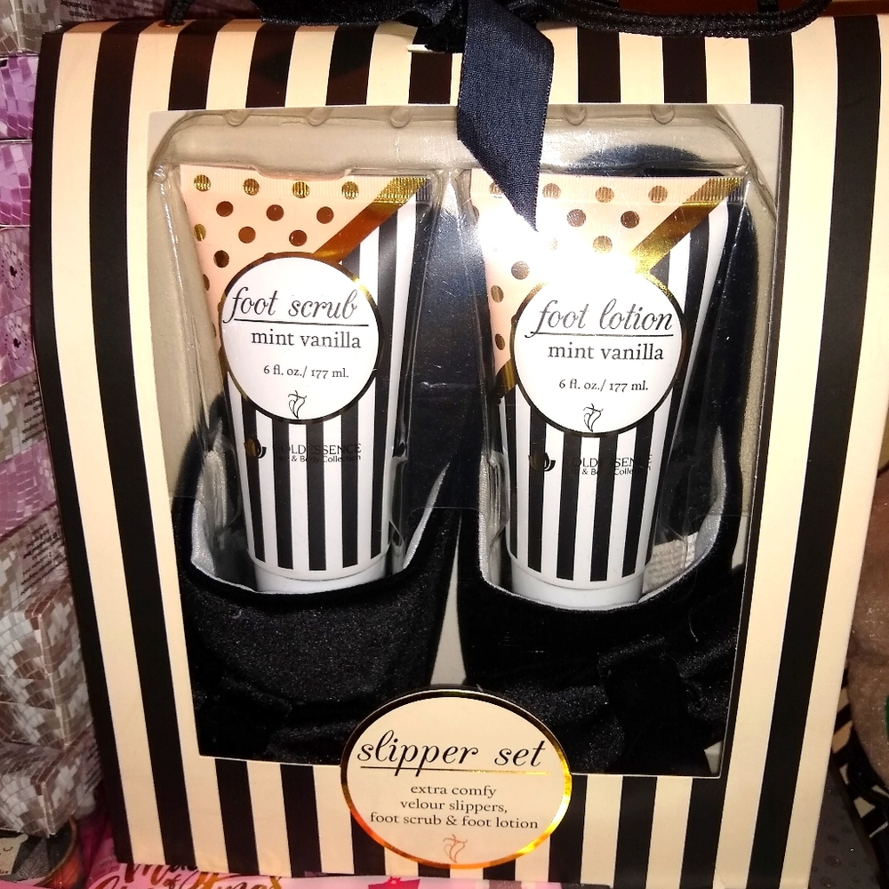 Slipper gift set